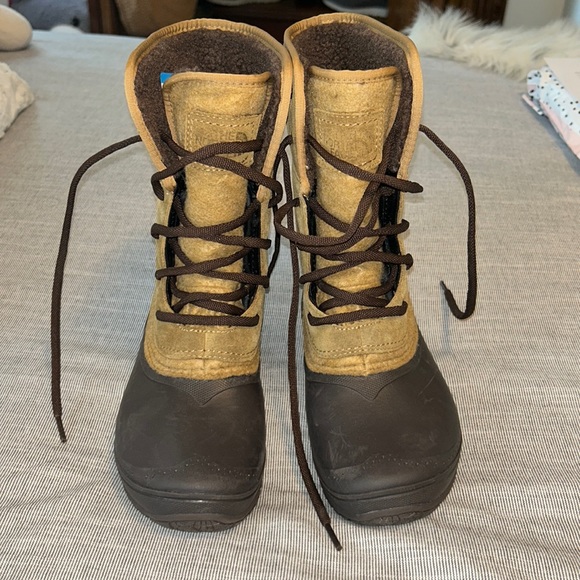North face fleece lined boots - Picture 2 of 13